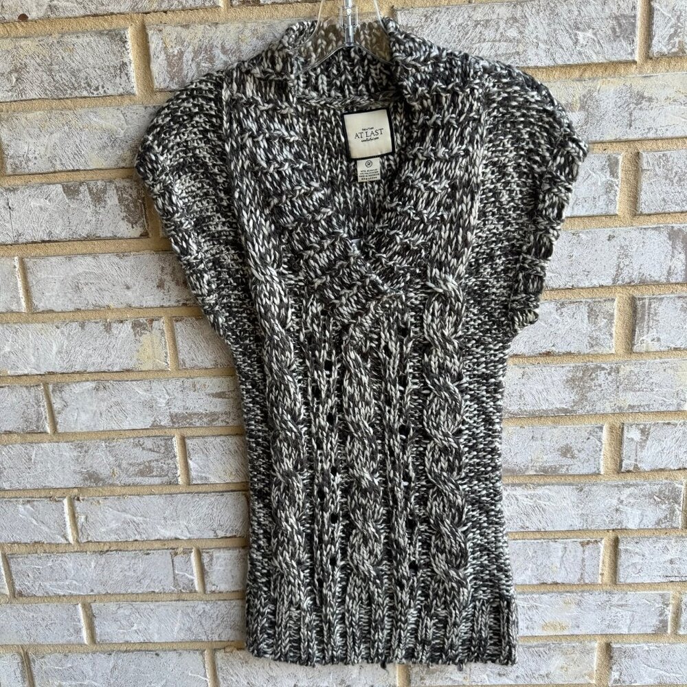 AT LAST New York Sleeveless Chunky Sweater Vest Women's Size M.